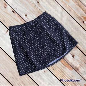 Women’s L very light weight black floral skirt